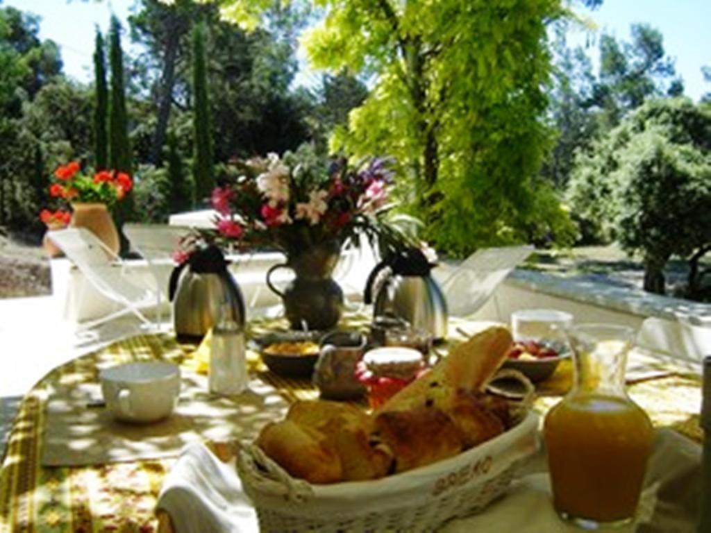 Bed and Breakfast La Tangana Rognes Екстер'єр фото