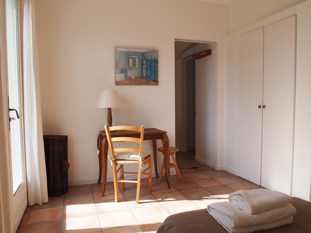 Bed and Breakfast La Tangana Rognes Екстер'єр фото