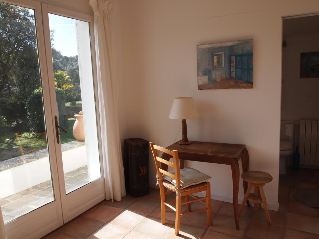 Bed and Breakfast La Tangana Rognes Екстер'єр фото