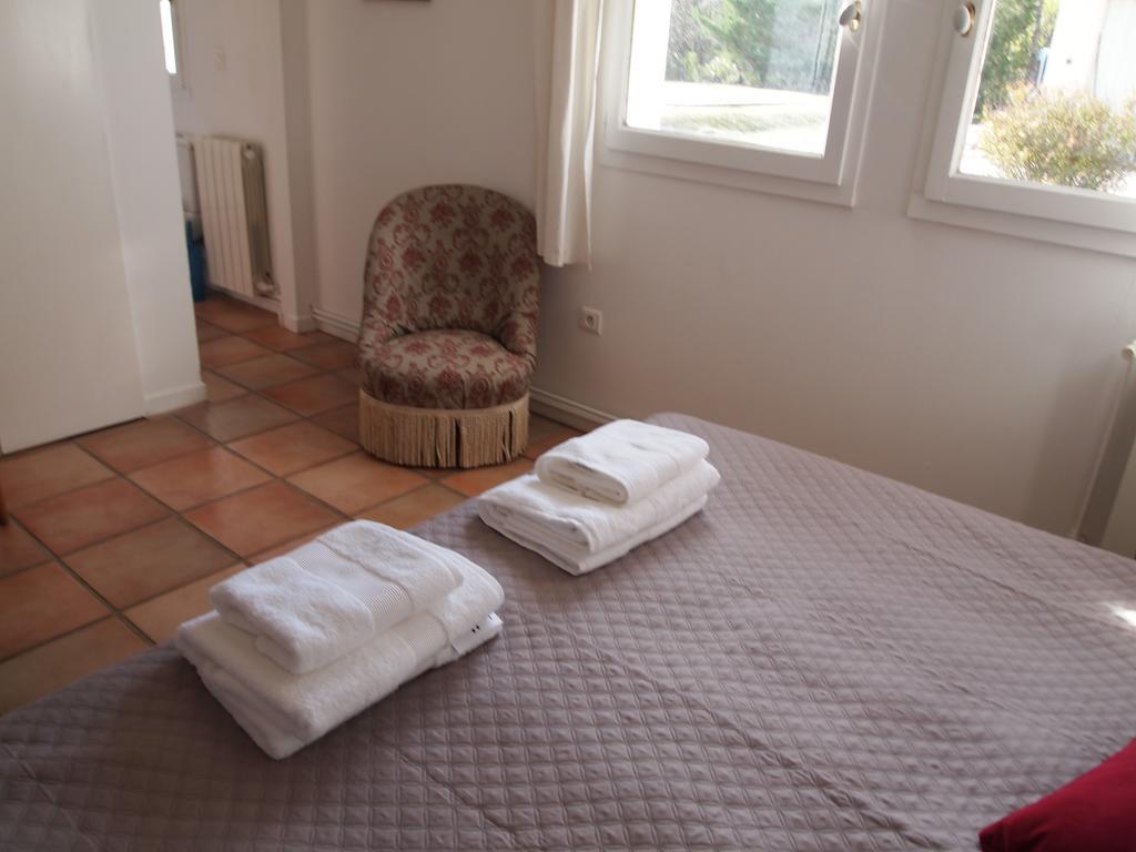 Bed and Breakfast La Tangana Rognes Екстер'єр фото